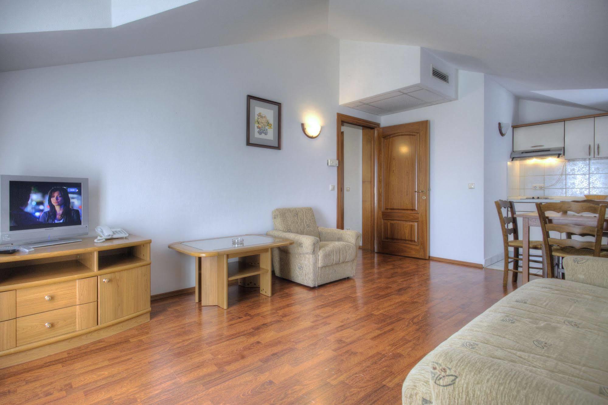 Aparthotel Zaton Затон Экстерьер фото