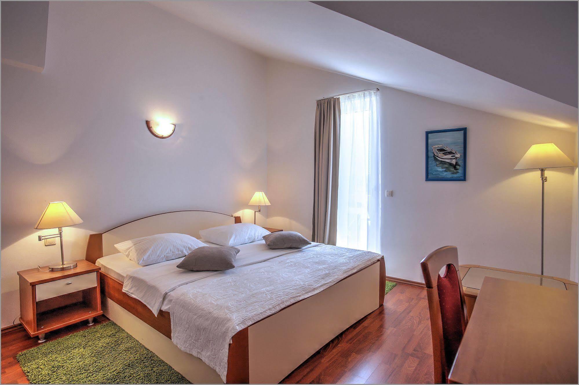 Aparthotel Zaton Затон Экстерьер фото