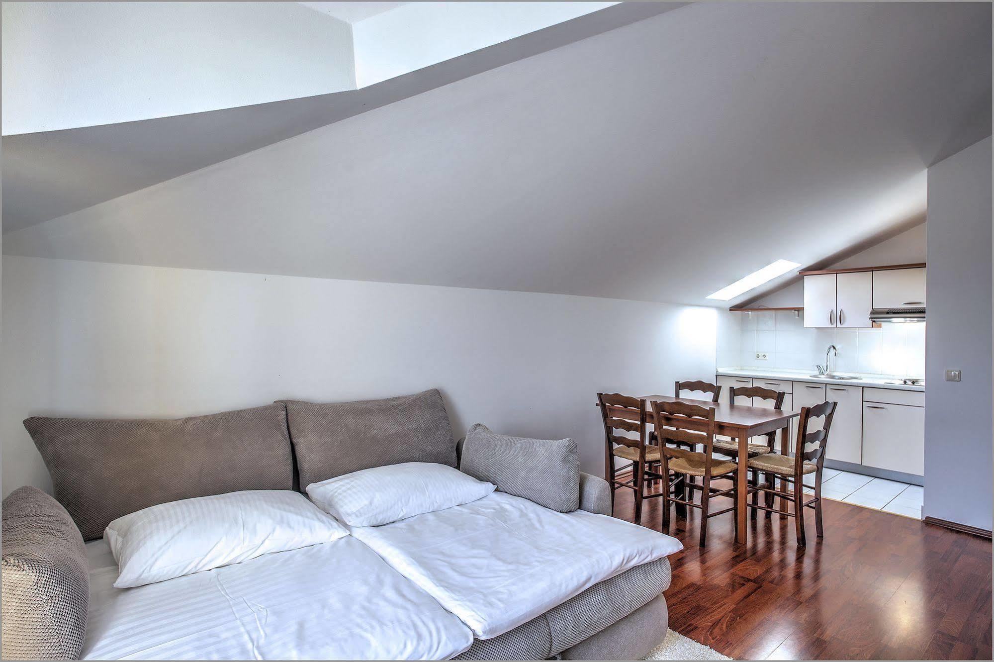 Aparthotel Zaton Затон Экстерьер фото