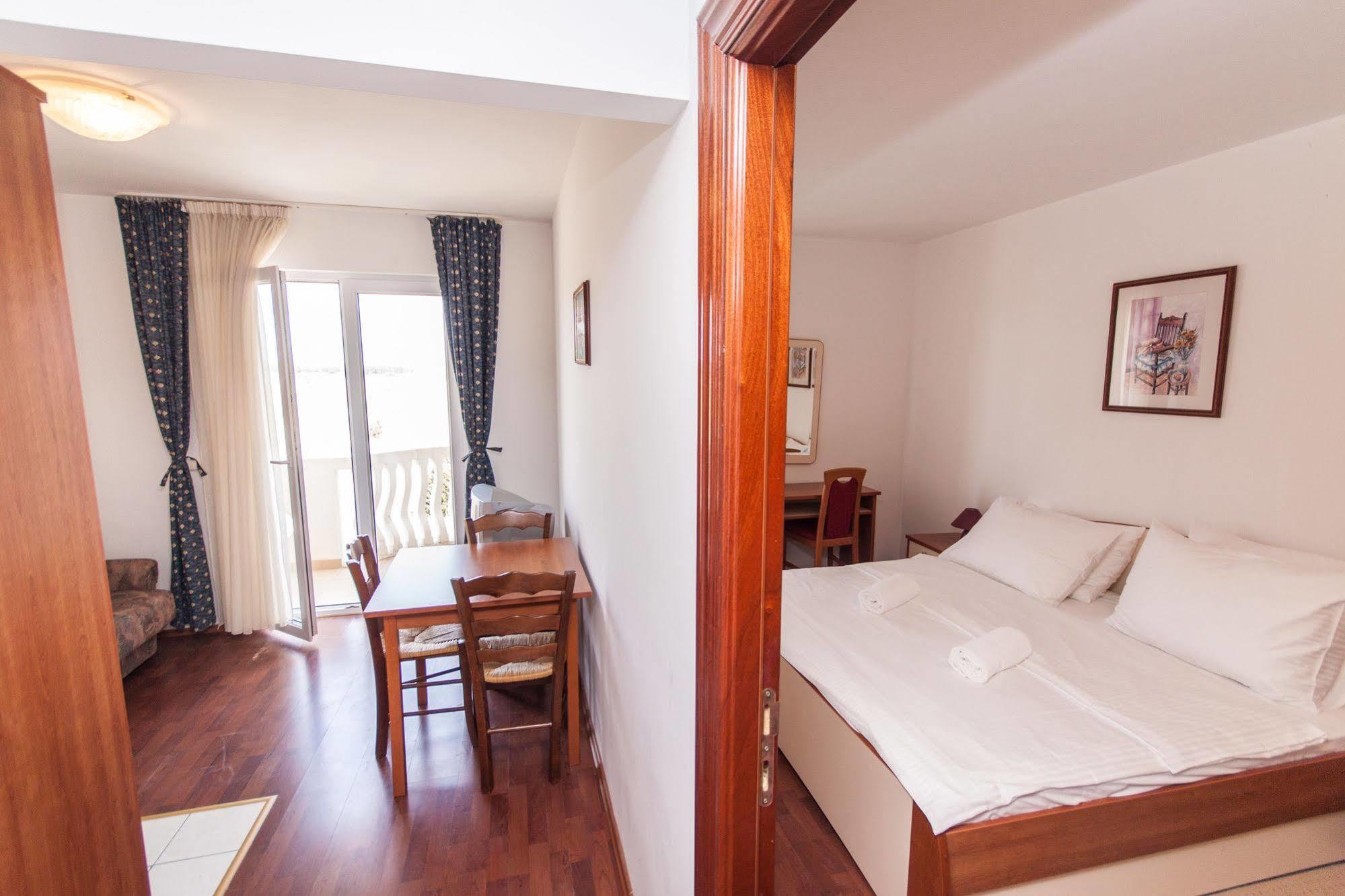 Aparthotel Zaton Затон Экстерьер фото